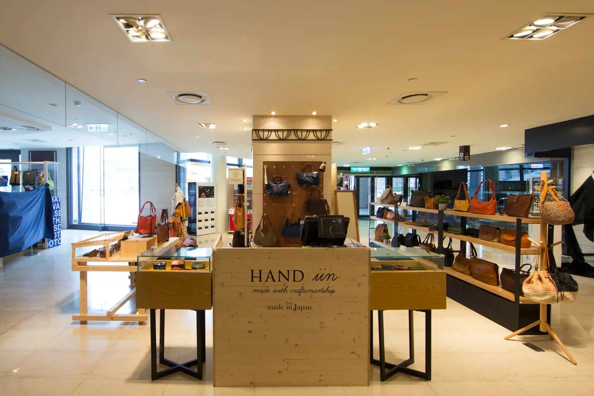 Hand iin POP UP STORE interior