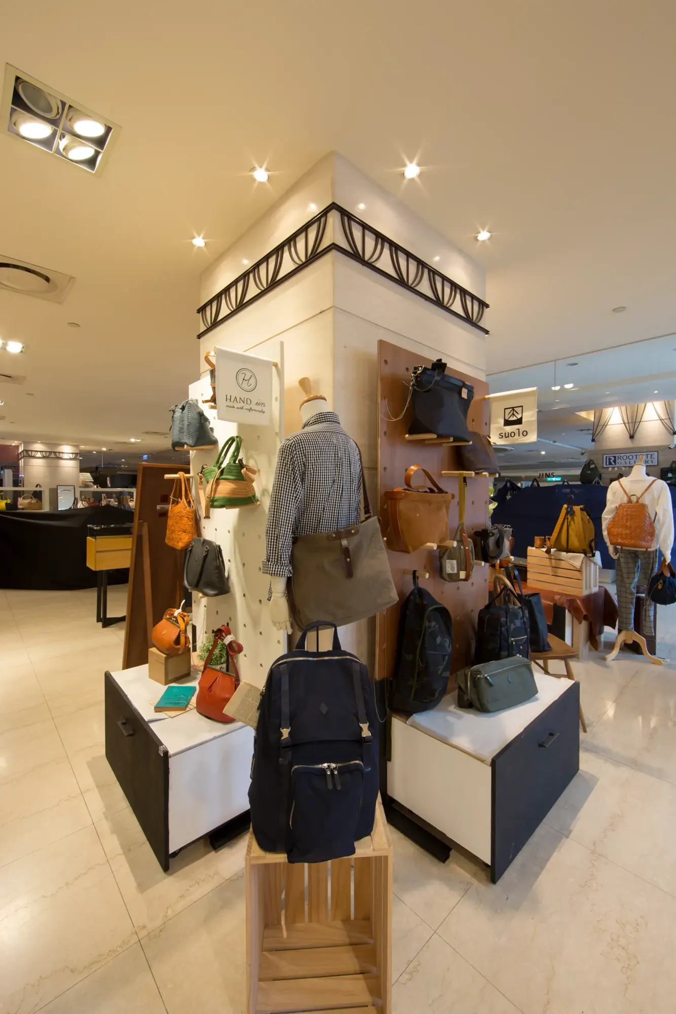 Hand iin POP UP STORE interior