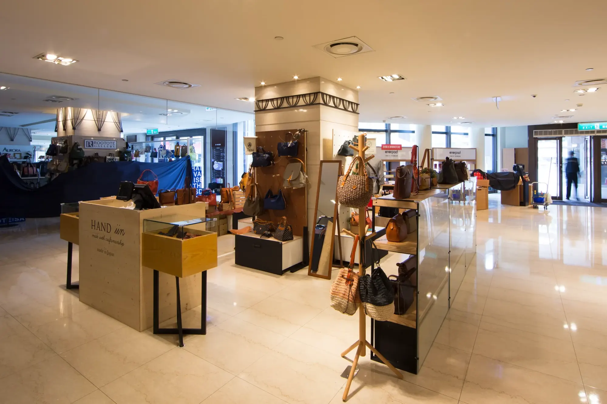 Hand iin POP UP STORE interior