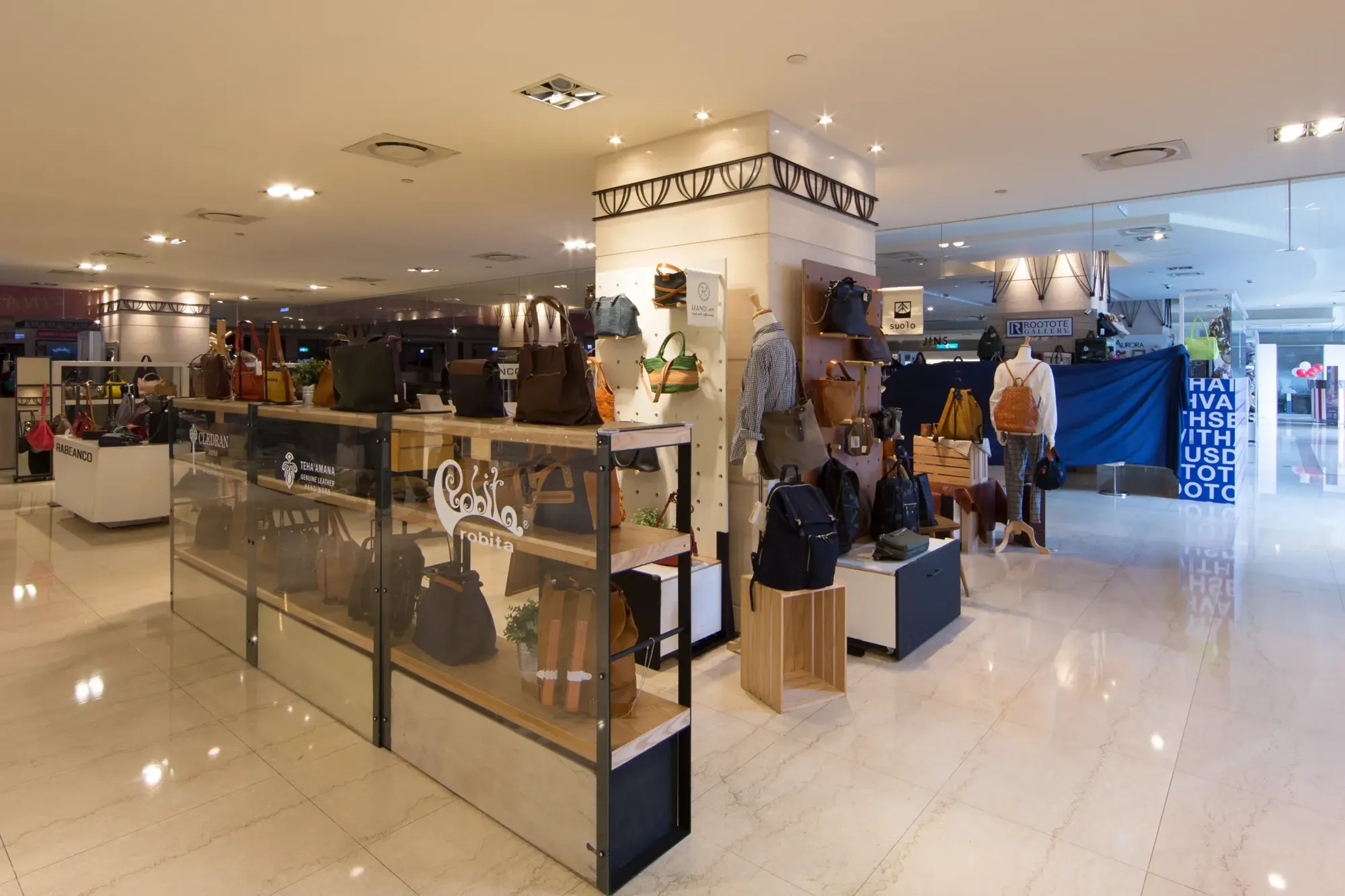 Hand iin POP UP STORE interior