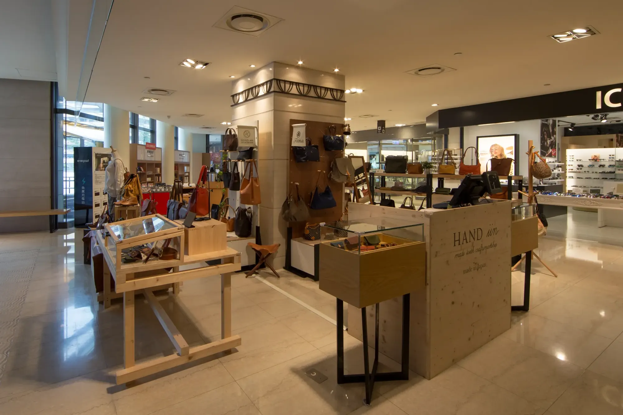 Hand iin POP UP STORE interior