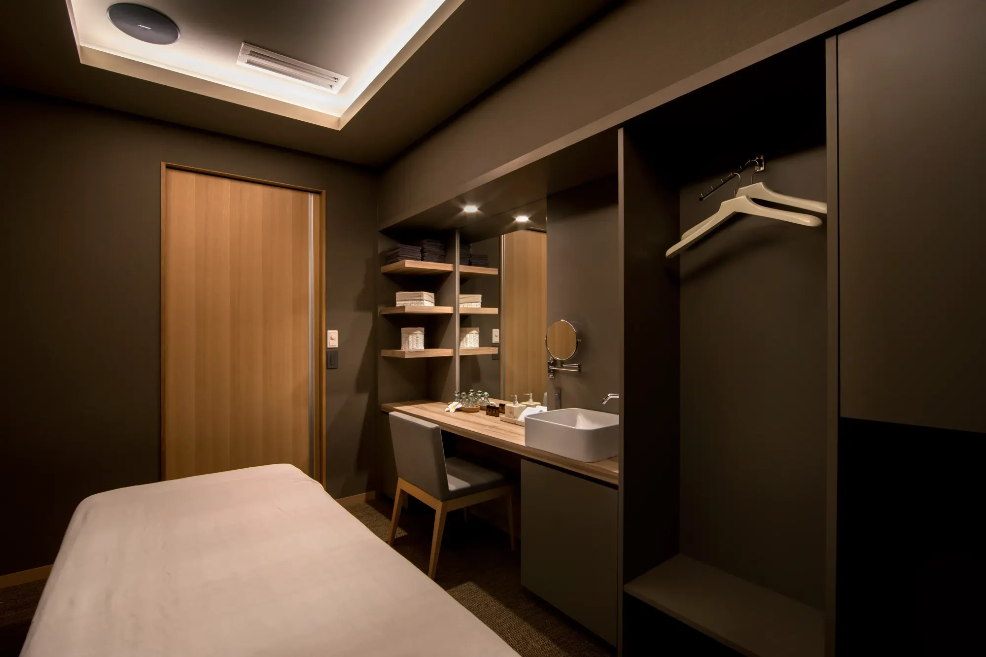JUJU relaxation salon interior