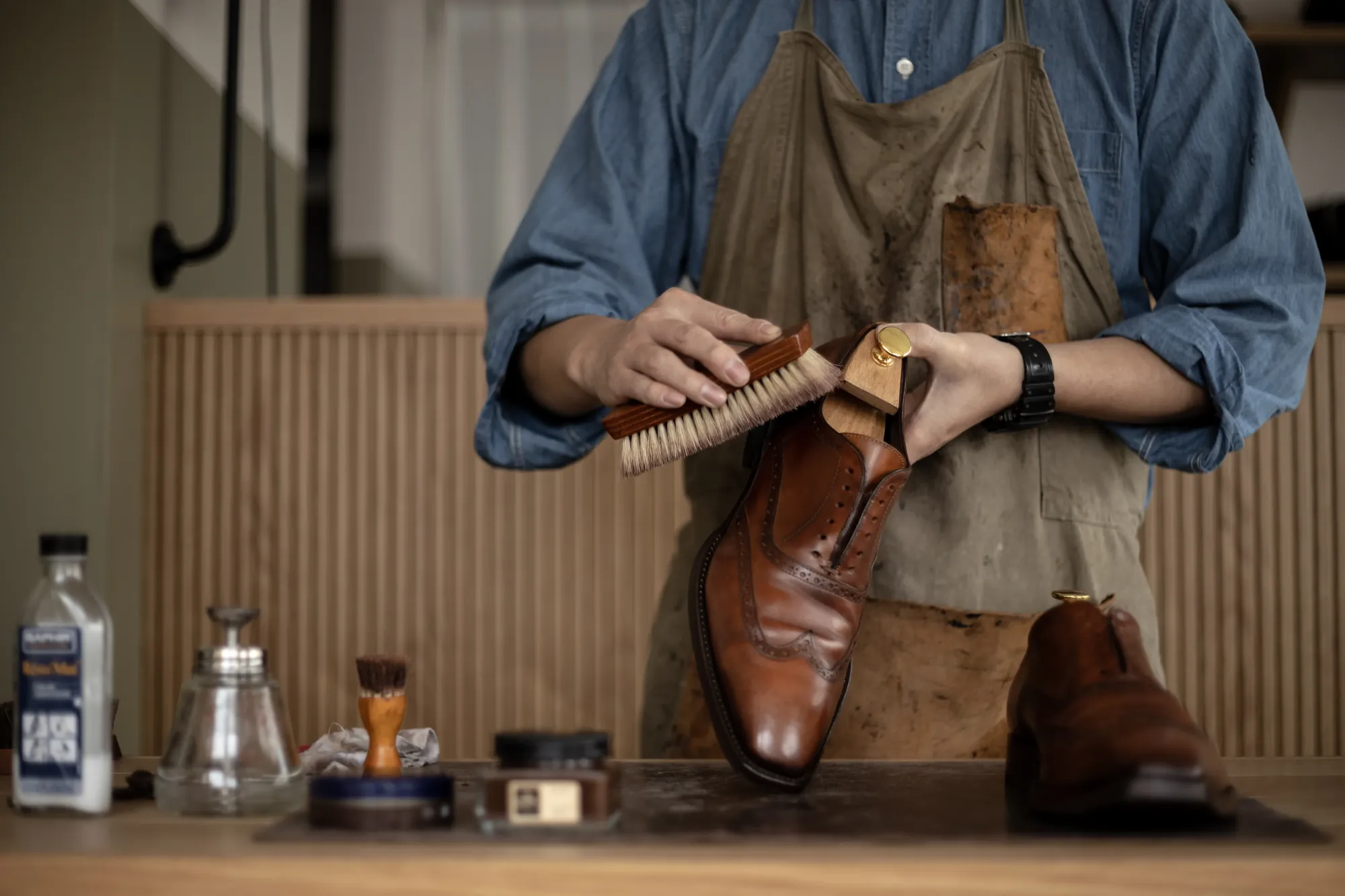 MOGGYS SHOE STUDIO interior