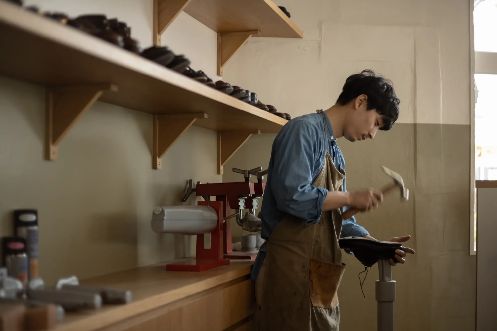 MOGGYS SHOE STUDIO interior