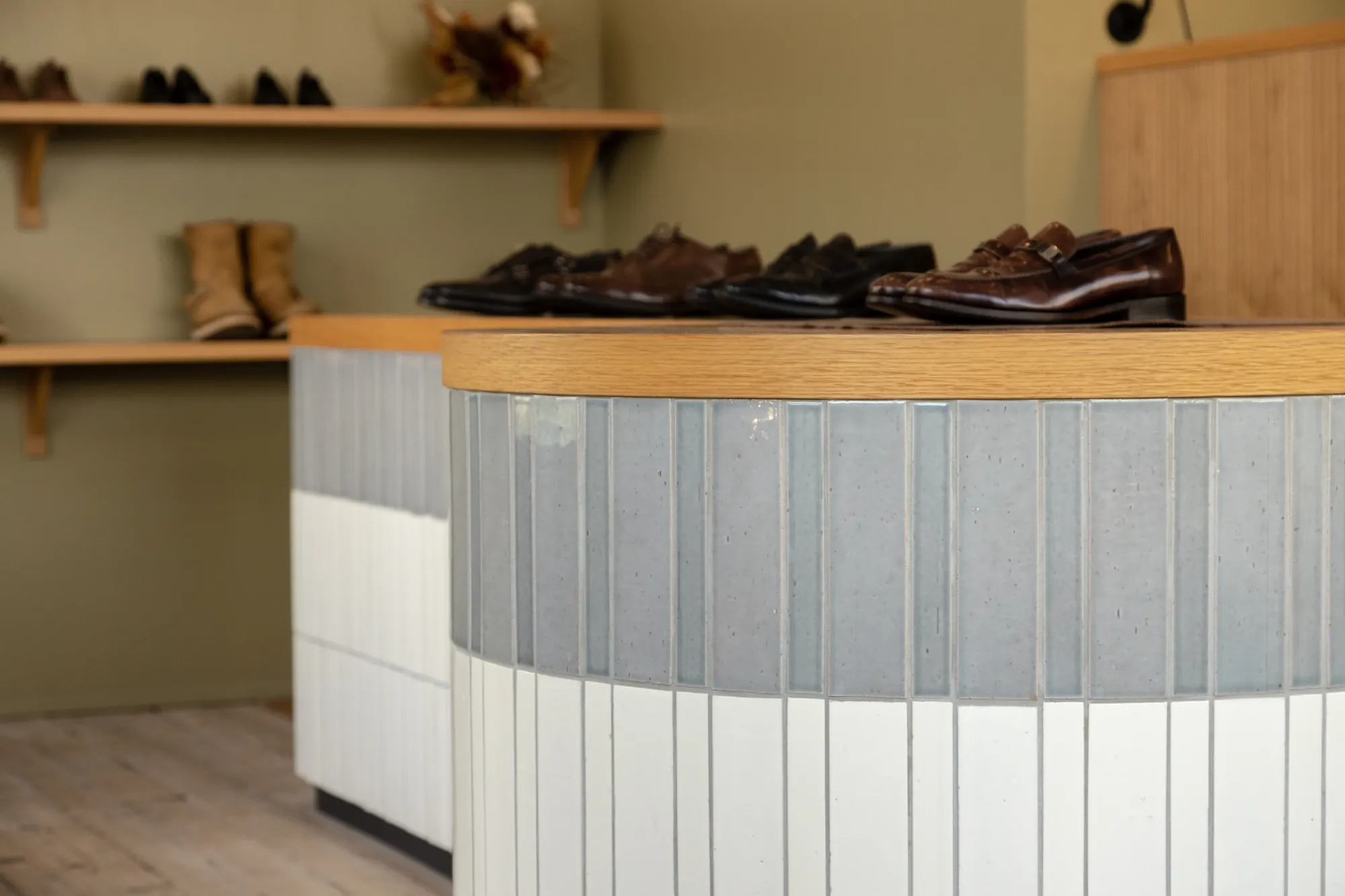 MOGGYS SHOE STUDIO interior