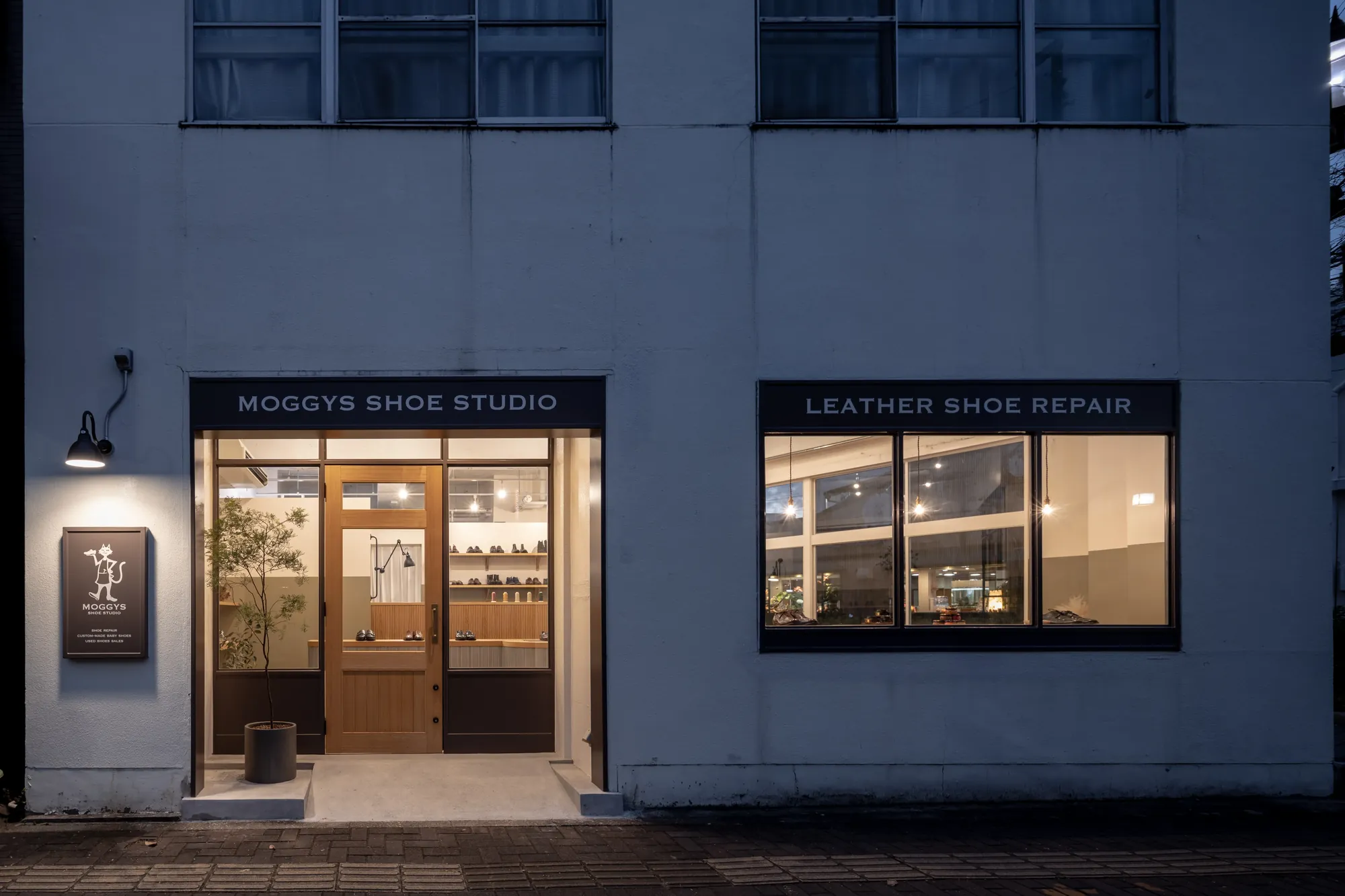 MOGGYS SHOE STUDIO interior