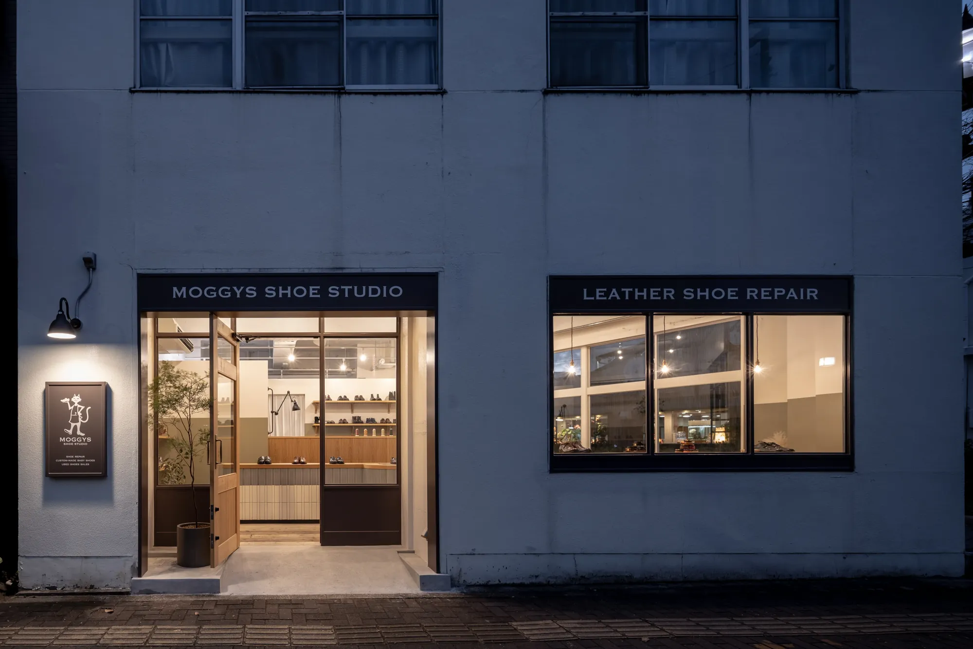 MOGGYS SHOE STUDIO interior