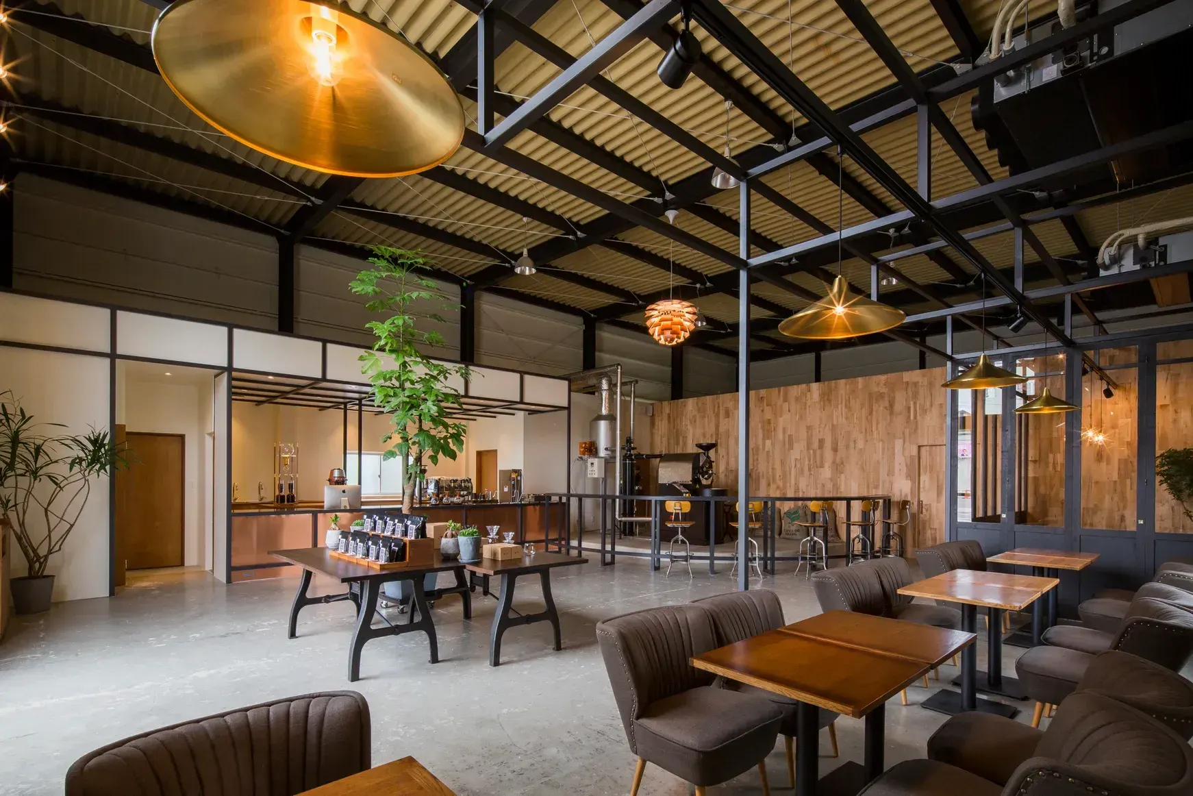 R ART OF COFFEE cafe & roaster interior