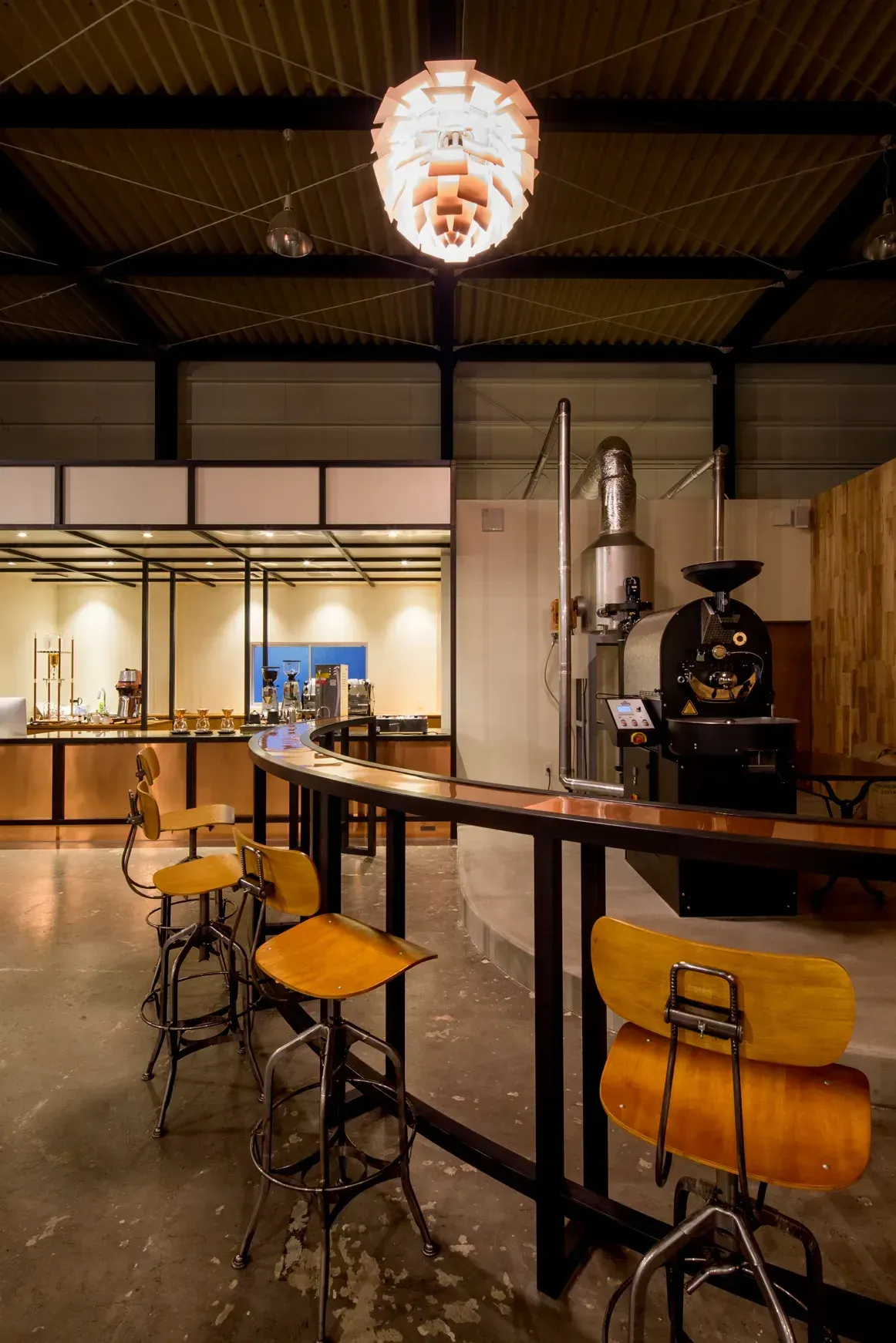 R ART OF COFFEE cafe & roaster interior