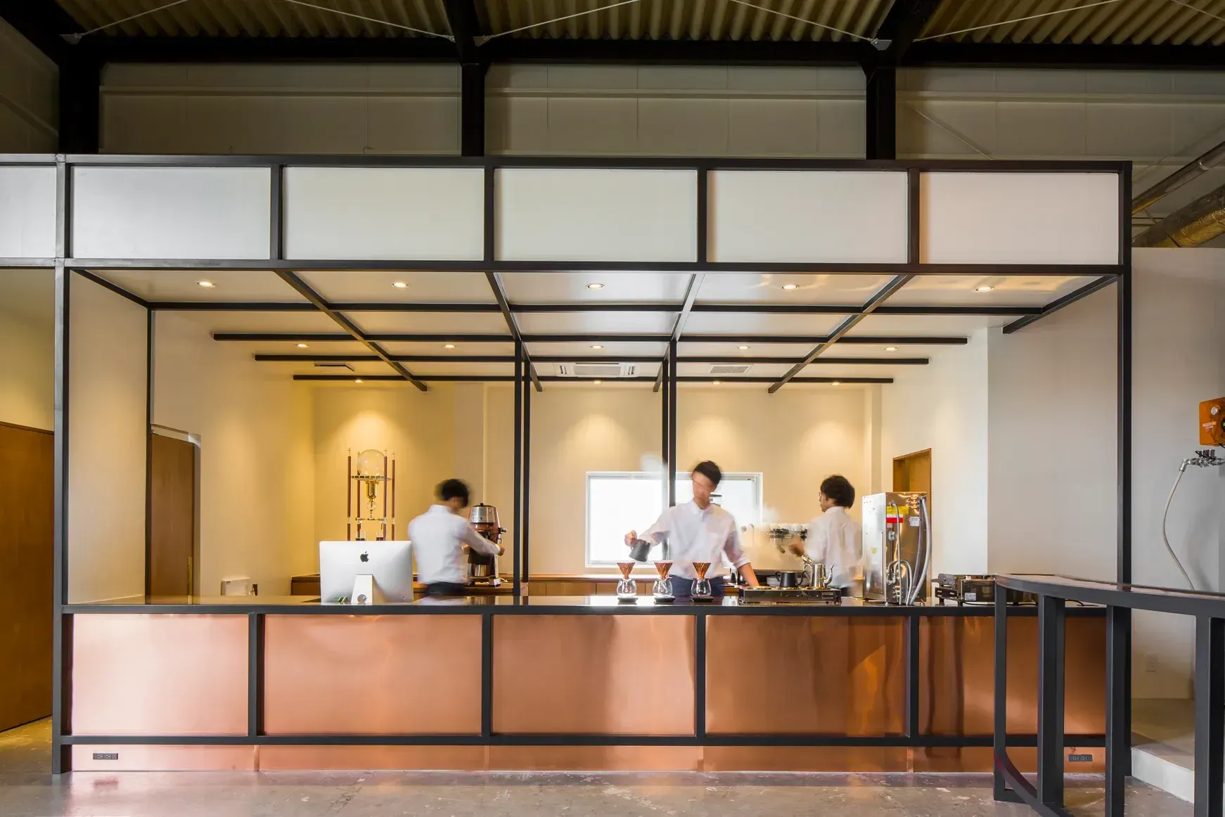 R ART OF COFFEE cafe & roaster interior