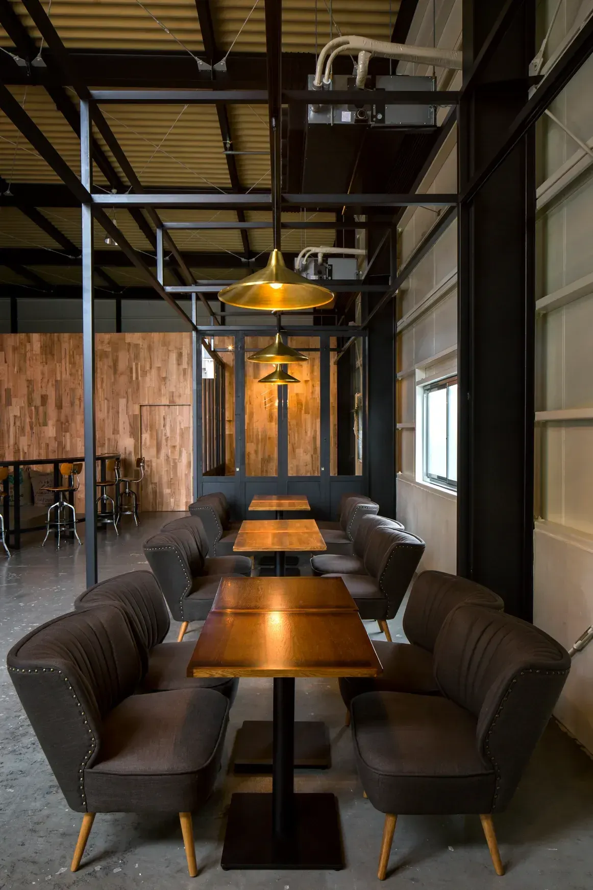 R ART OF COFFEE cafe & roaster interior