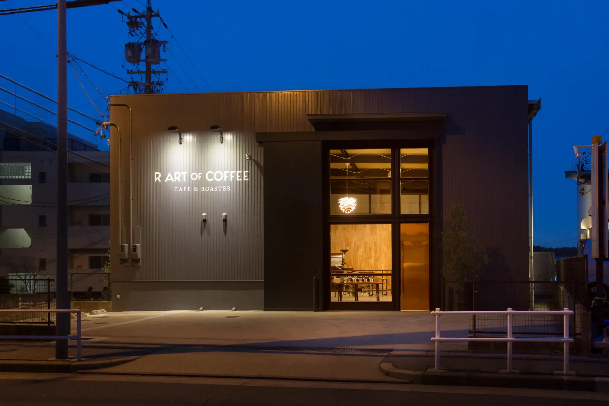R ART OF COFFEE cafe & roaster interior