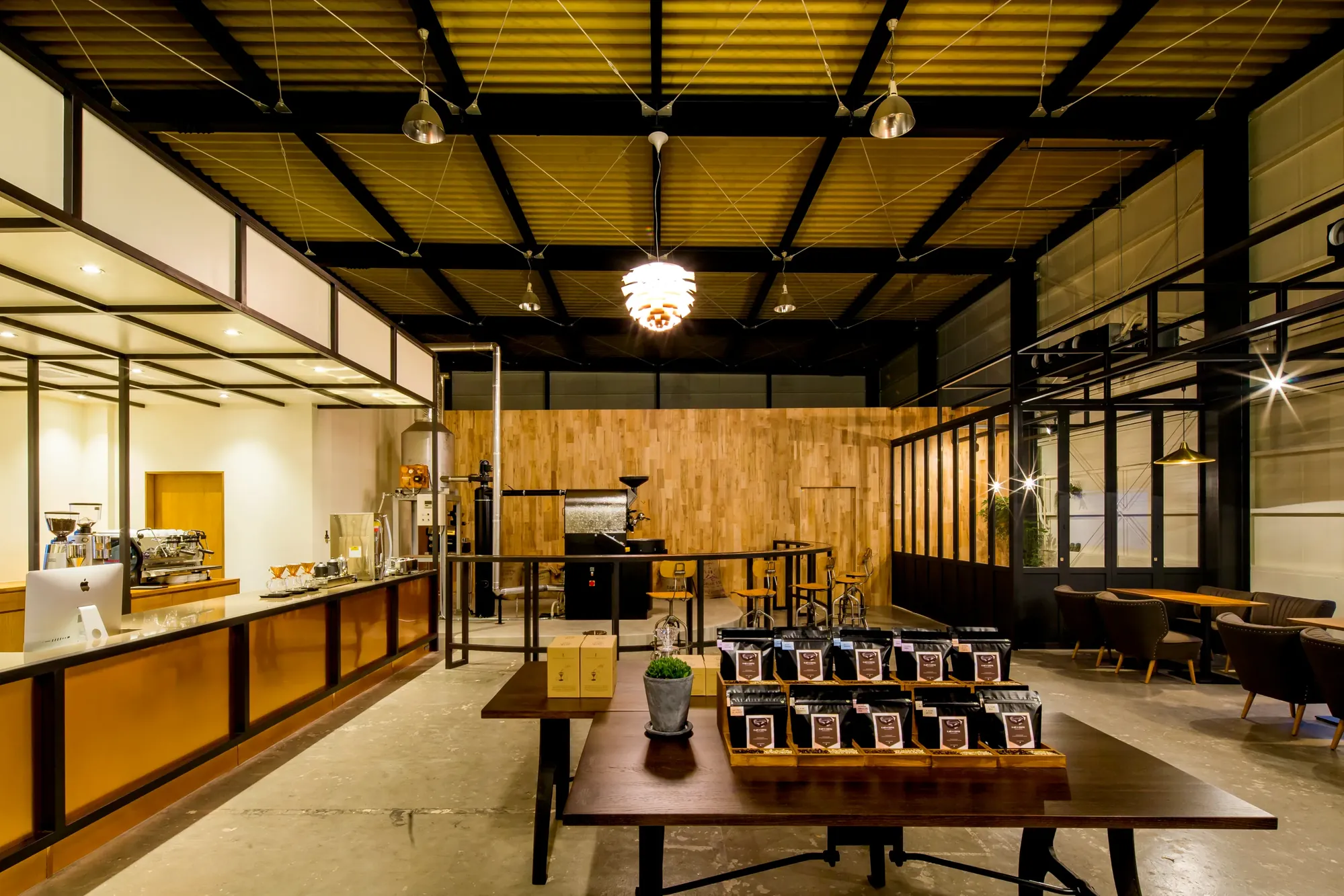 R ART OF COFFEE cafe & roaster