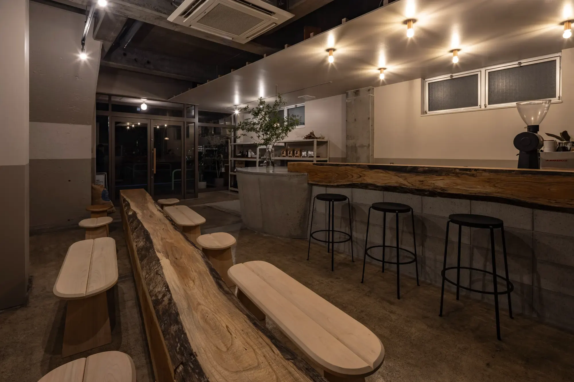 R ART OF COFFEE Chiyoda interior