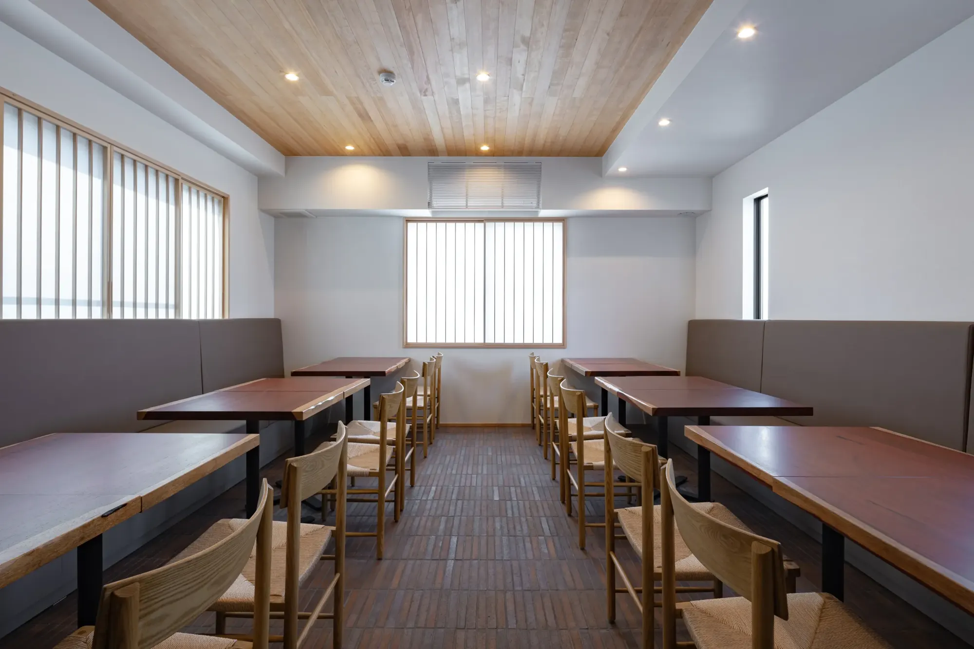 しまごん interior