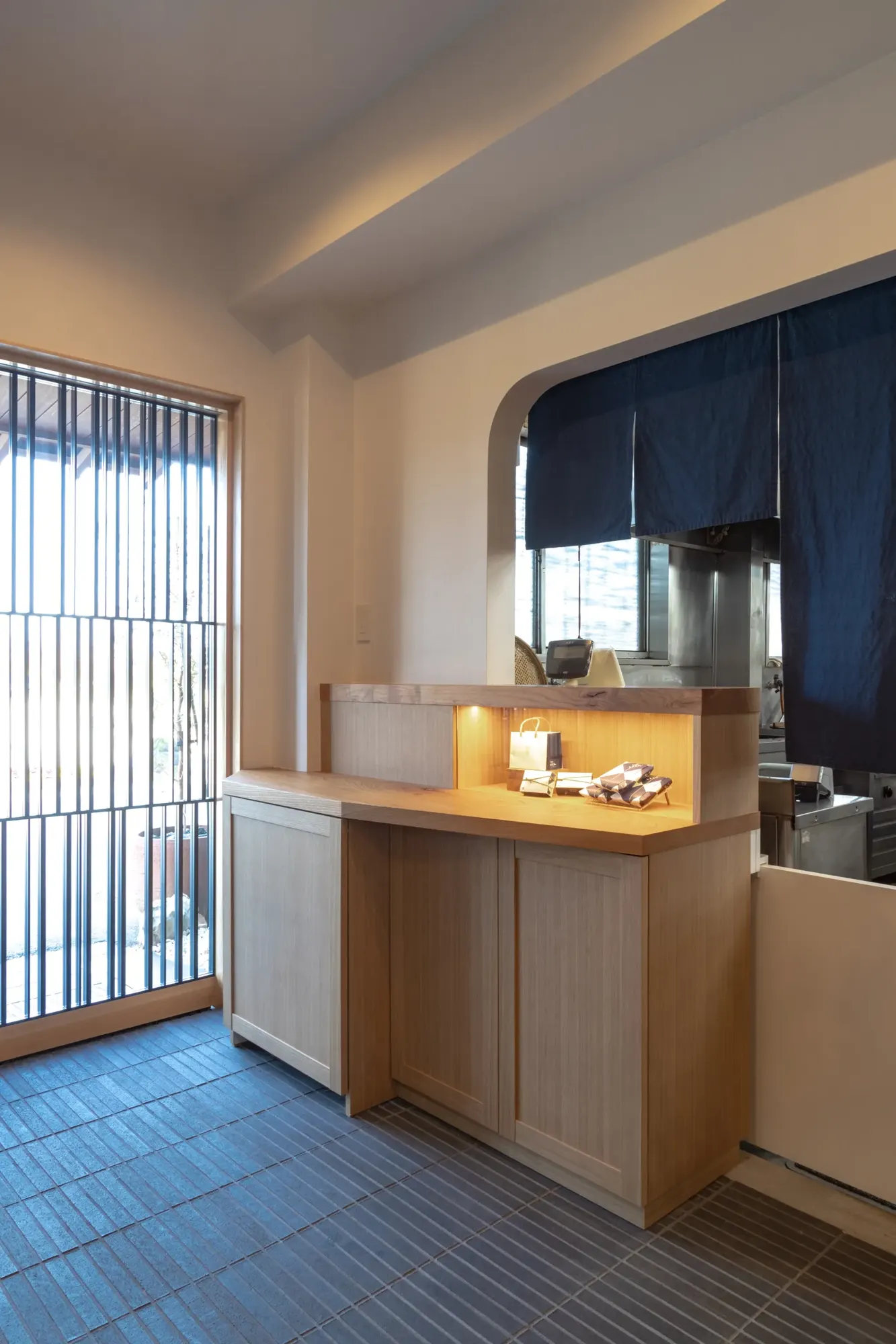 しまごん interior